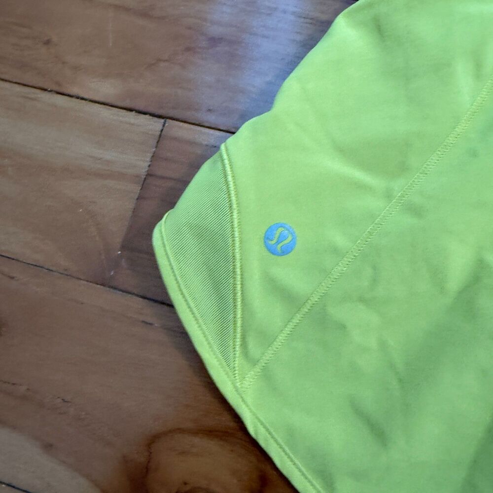 Women Lululemon Hotty Hot Short II *2.5" Low Rise Soleil Size 8 Running Athletic - Picture 7 of 9